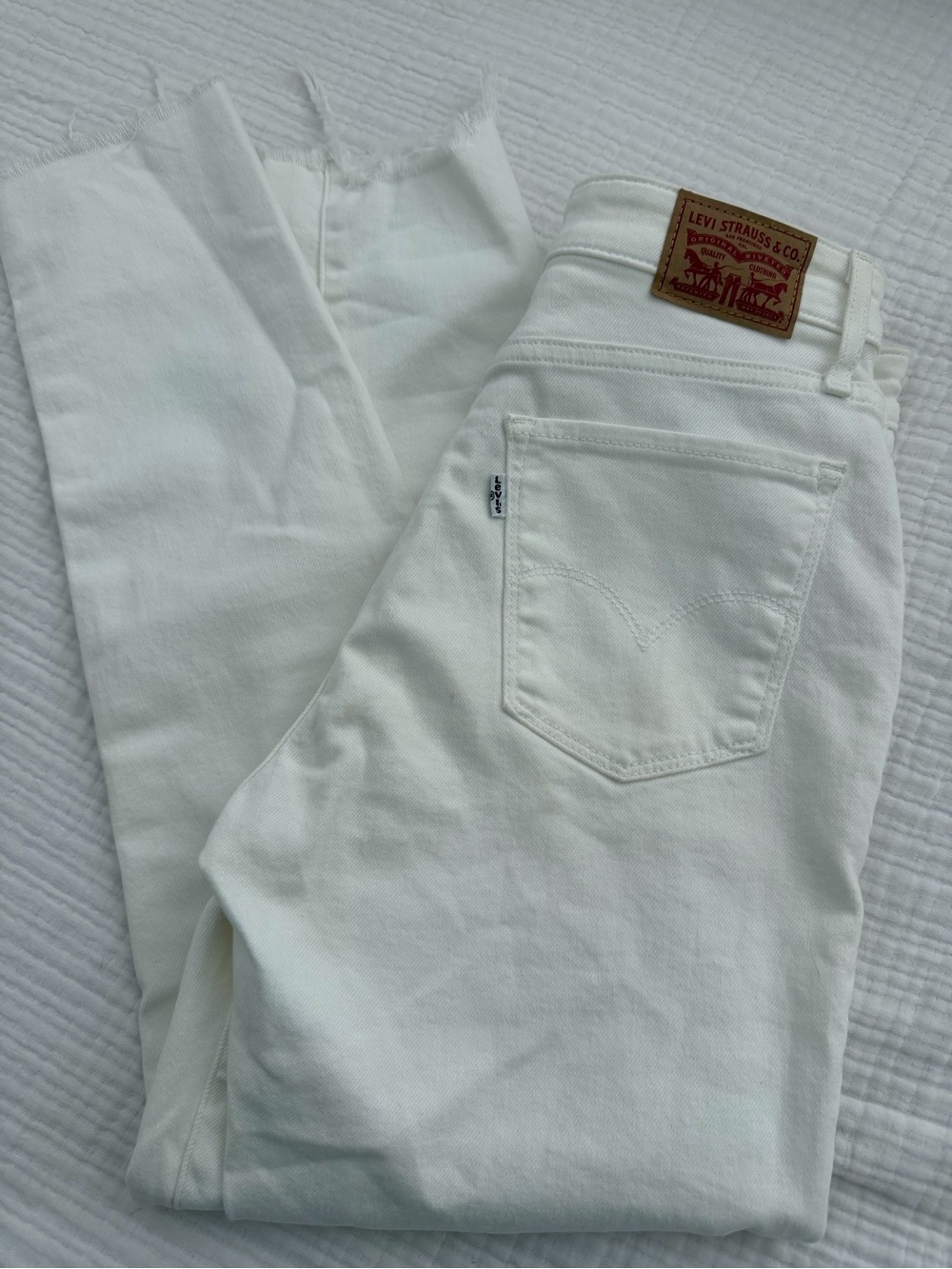 Levi's Cream High-Rise Skinny Ankle Jeans
